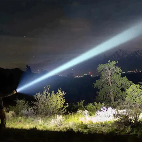 Sada taktického svetla s nemeckým laserom + puzdro + extra batéria ZADARMO – TitanLux™